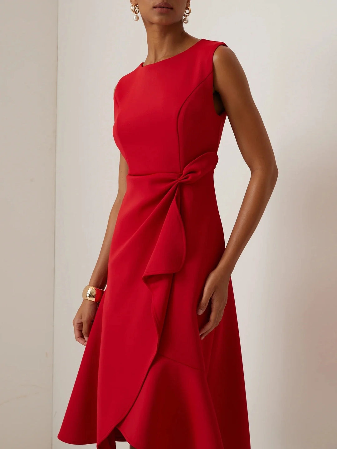 Sleeveless Solid Color Round Neck Slim Fit Midi Dress
