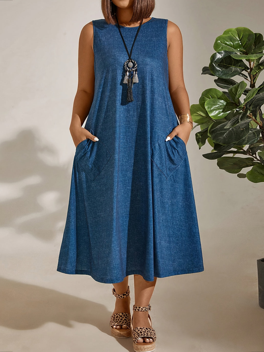 Women's Elegant Sleeveless Blue Maxi Dress with Pockets